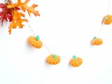 cute-diy-little-crochet-pumpkin-garland-2