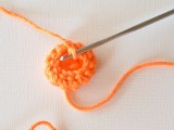 cute-diy-little-crochet-pumpkin-garland-4