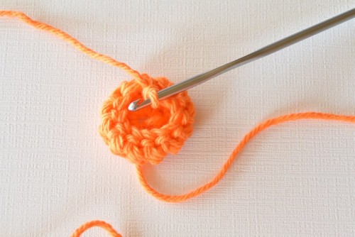 Cute DIY Little Crochet Pumpkin Garland