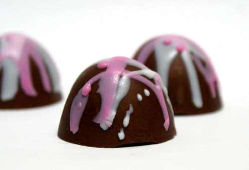 chocolate truffle soaps (via soapdelinews)