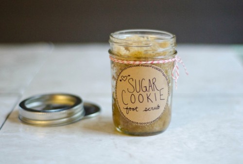sugar cookie foot scrub (via soletshangout)