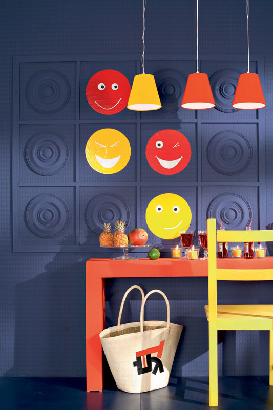 Decorate Wall With Smiles And Rossets