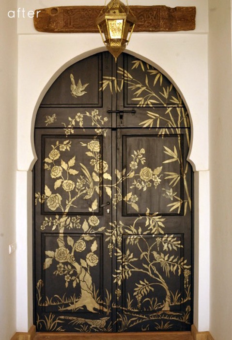 black entry doors decorated with gold botanical and floral prints look chic and very refined