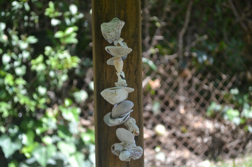 shell garland (via do-it-yourself-weddings)