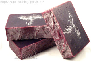 cold process lavender soap (via arctida)