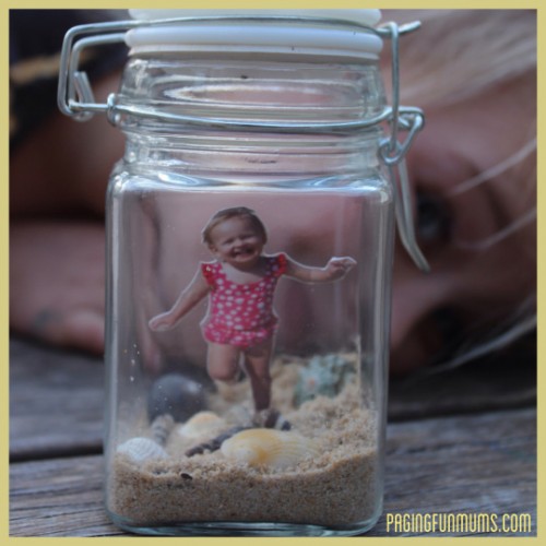 beach memory jar with kids' photos (via pagingfunmums)