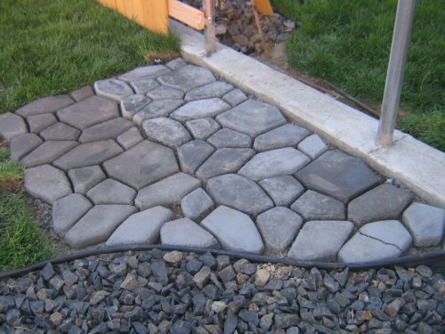 DIY Cobble Stone Path Of Colored Cement