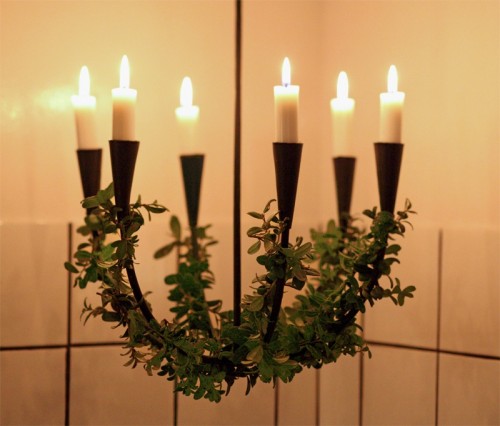DIY Garland To Decorate Any Ceiling Lamp For Winter