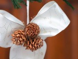 Diy Christmas Bow With Pinecones