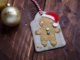 diy-christmas-gingerbread-man-gift-tag-2