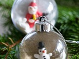 diy-christmas-ornaments-of-plastic-baubles-1