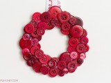 diy-christmas-red-button-wreath-2