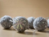 diy-christmas-sequin-and-yarn-garland-5