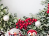 diy-christmas-wreath-with-holly-and-small-ornaments-6