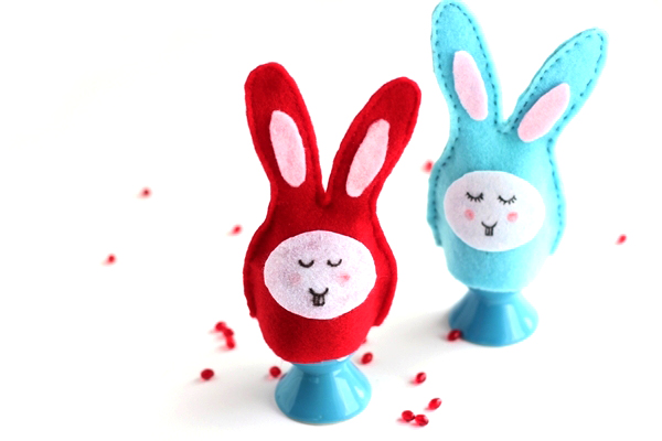 felt bunny egg cozies (via crafts)