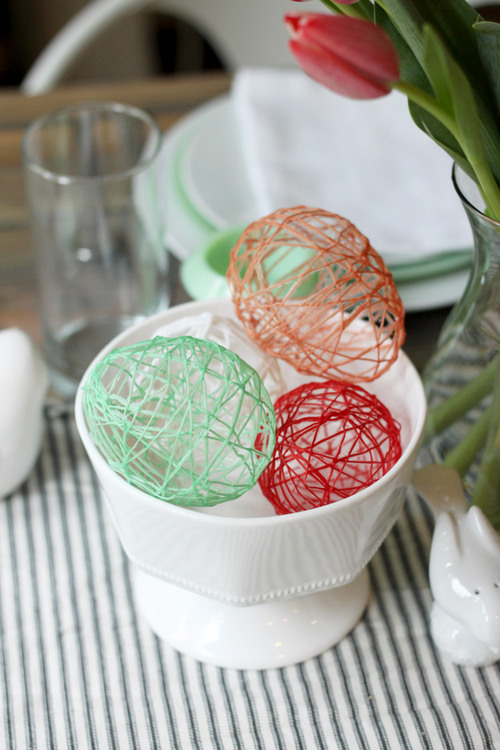 hollow string eggs (via thinkcrafts)