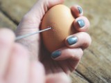 diy-easter-egg-ornament-with-a-nest-inside-3
