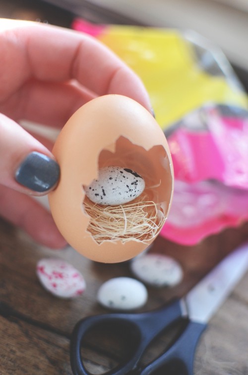 DIY Easter Egg Ornament With A Nest Inside