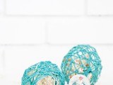 diy-easter-surprise-egg-from-colorful-yarn-2