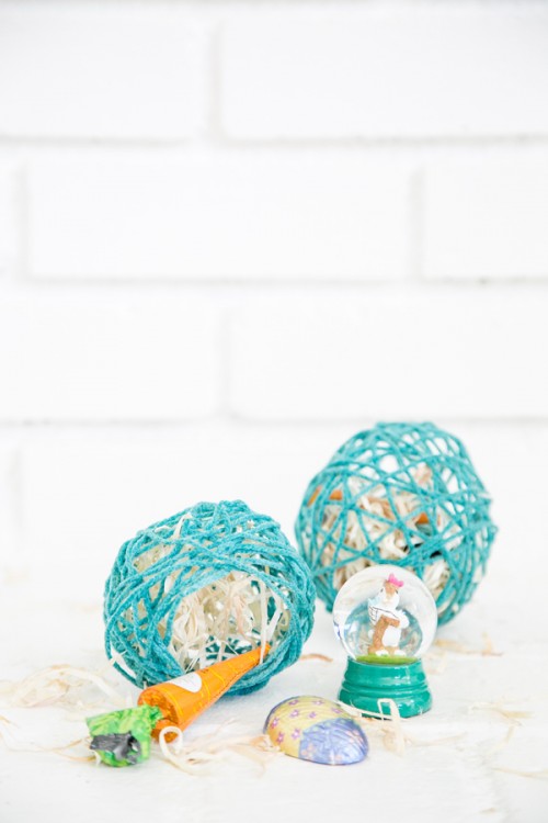 DIY Easter Suprise Egg From Colorful Yarn