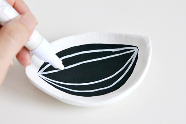 Picture Of diy eye shaped trinket dish for your stuff  7