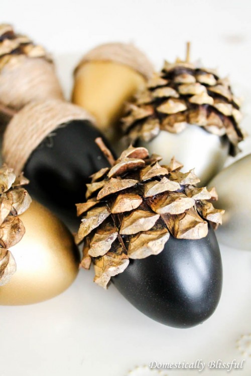 DIY Fall Acorns With Pinecones And Twine