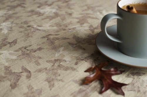 fall leaf patterned tablecloth (via shelterness)