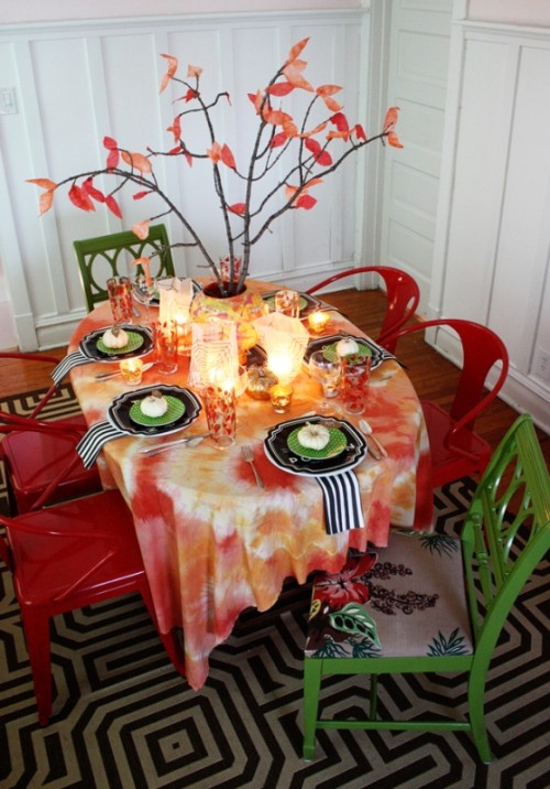 colorful fall tablecloth (via shelterness)
