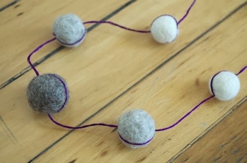 DIY Felt Ball Necklace For Fall And Winter Outfits