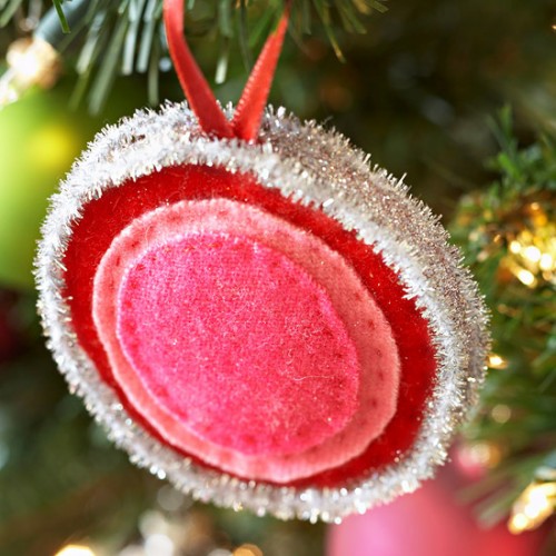 Several circles in different shades of red and white make makes this ornament quite interesting, colroful and unique.
