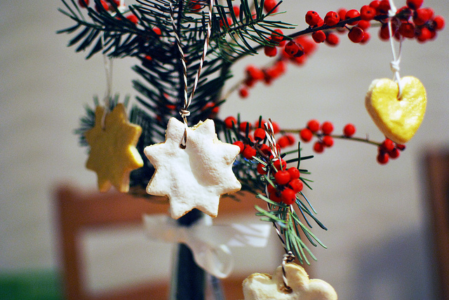 yummy cookie ornaments (via mitmilch)