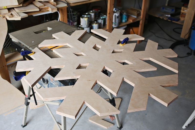 Picture Of diy giant snowflake light up marquee  3