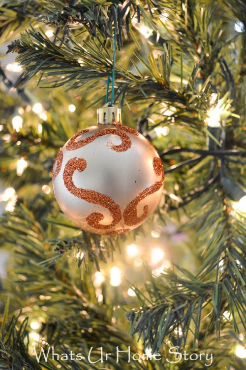 glitter swirl ornament (via whatsurhomestory)