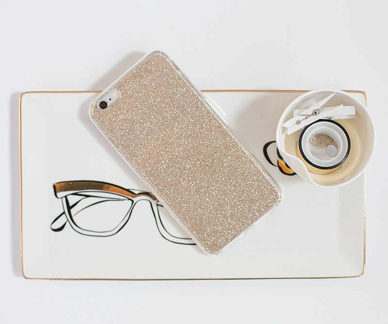 Picture Of diy glitter gold phone case in 5 minutes  3