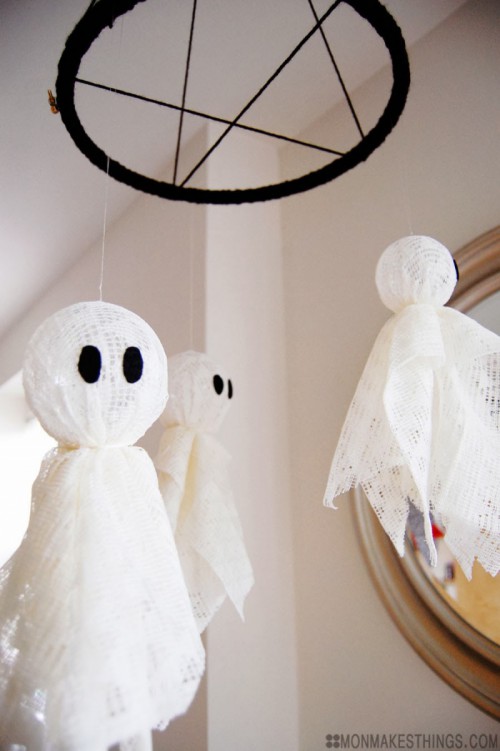 lacy ghost mobile (via monmakesthings)
