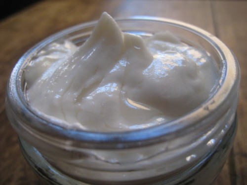 non-greasy hand moisturizing lotion (via frugallysustainable)