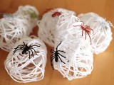 Diy Hanging Spider Sacks That Can Become Cool Part Of Halloween Decor
