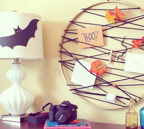 9 DIY Hoop Crafts For Fall And Halloween