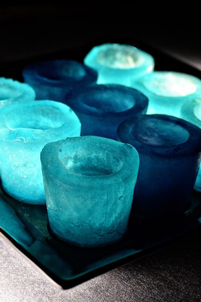 colorful ice shot glasses (via intimateweddings)