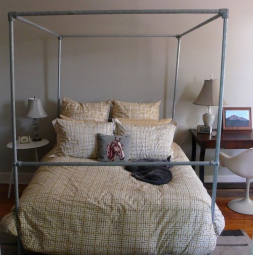 industrial pipe bed (via apartmenttherapy)