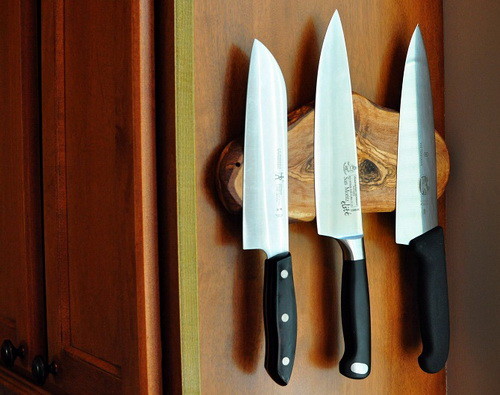 wood magnetic knife holder (via removeandreplace)