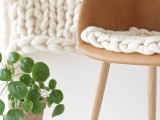 diy-knit-and-felt-seat-pad-from-unspun-wool-1