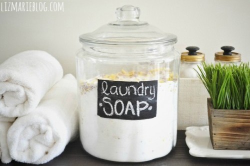 diy laundry soap (via shelterness)