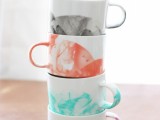 diy-marble-mugs-with-nail-polish-1