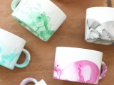 diy-marble-mugs-with-nail-polish-5