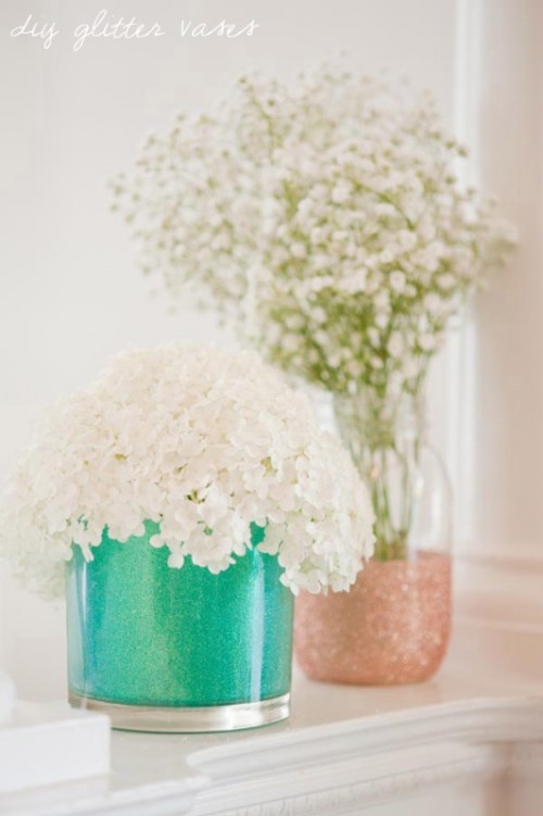 glitter vases (via weddingomania)