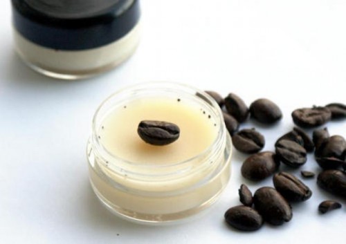DIY Natural Coffee Cream Recipe For Puffy Eyes