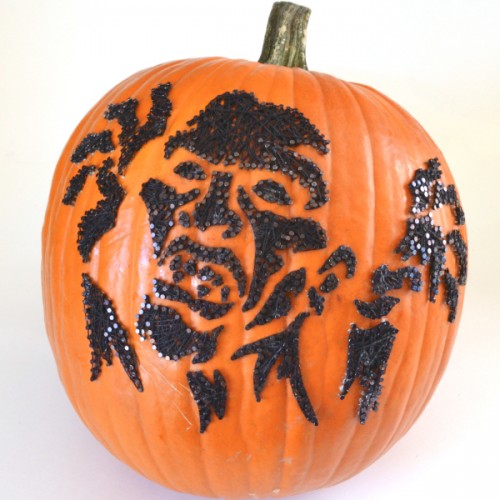 zombie string art pumpkins (via dreamalittlebigger)
