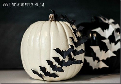 pumpkins with bats (via itallstartedwithpaint)