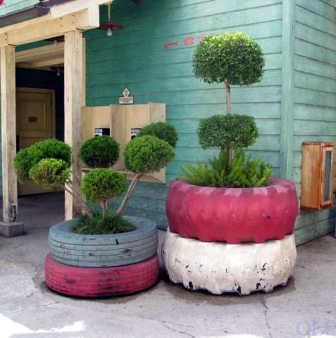 DIY Outdoor Planters Of Recycled Tyres